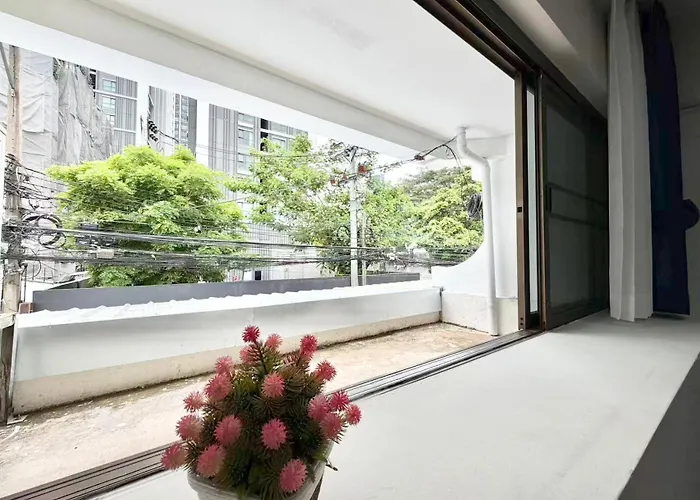 S Sukhumvit48 Near Phrakanong Bts 1001 Бангкок